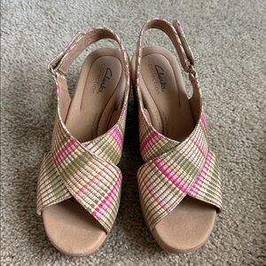 Clarks Pink and Tan plaid Sandals